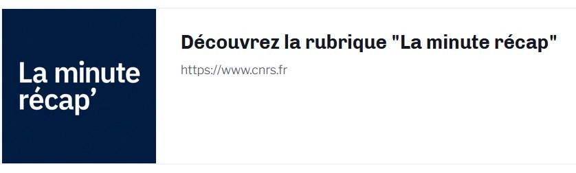 ampoule avec une plante à l'intérieur et posée à coîté de pièces de monnaies